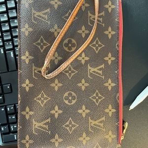 Louis Vuitton Neverfull Monogram pouchette wristlet